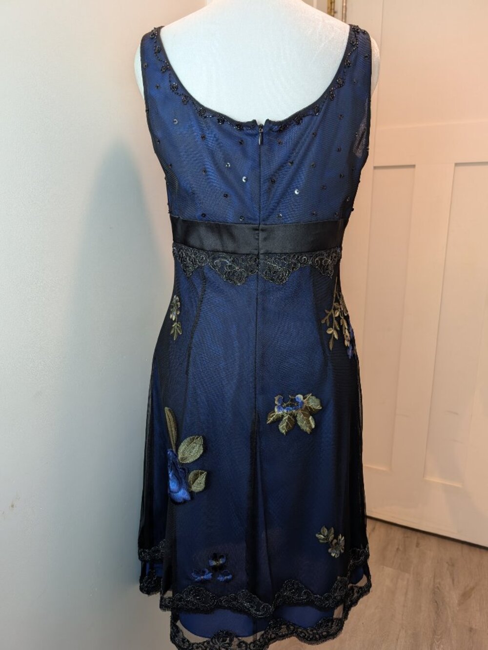 Adrianna Papell Dress Fit & Flare V Neck Empire Waist Black Floral Size 6 - Picture 3 of 10